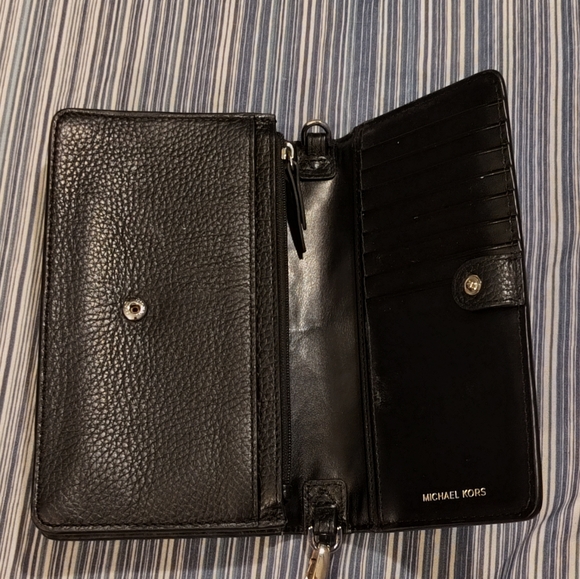 Vintage MICHAEL KORS Oversized Wallet/Wristlet - Picture 10 of 16